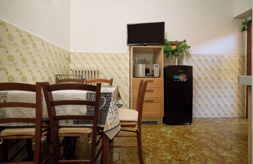 Massa Marittima Apartment | Apartment 'Carmelita' with Balcony and Wi-Fi