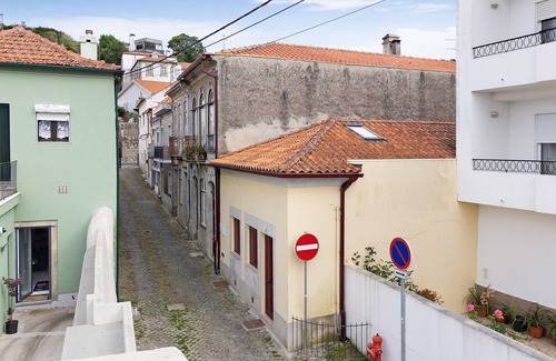 Caminha Apartment | Apartment 'Casa Do Tone Do Bento' with Wi-Fi