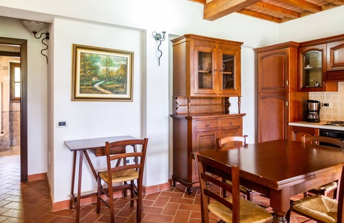La Pesta Apartment | Apartment "Casa Vacanza Il Carpignone 3" with Lake View and Shared Pool