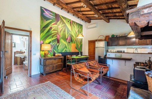 Murlo Apartment | Apartment 'Casa Rosa A Murlo' with Shared Pool, Wi-Fi and Air Conditioning