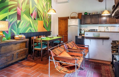 Murlo Apartment | Apartment 'Casa Rosa A Murlo' with Shared Pool, Wi-Fi and Air Conditioning