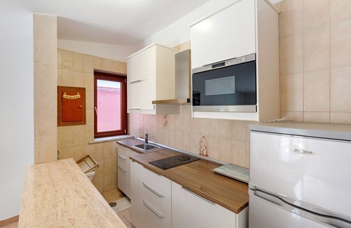 Cetara Apartment | Apartment 'Ce Tour - Casa Cetara Centro 1' with Private Terrace, Wi-Fi and Air Conditioning