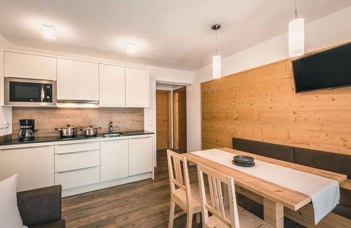 San Genesio Apartment | Apartment "Chalet La Flüta Primula" with Mountain View, Balcony and Wi-Fi