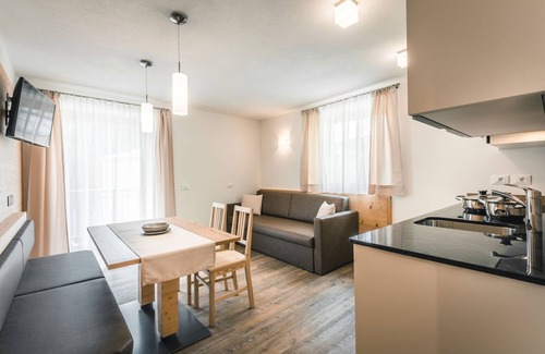 San Genesio Apartment | Apartment 'Chalet La Flüta Primula' with Mountain View, Balcony and Wi-Fi