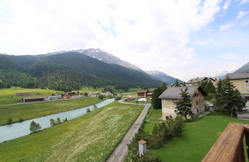 Zuoz Apartment | Apartment Champagna - Spacious 5.5-Room Apartment for 7 People