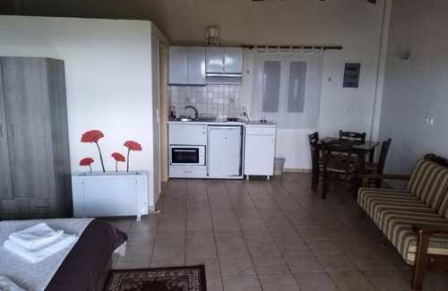 Foinikounta Apartment | Apartment 'Chroma' with Sea View, Wi-Fi and Air Conditioning