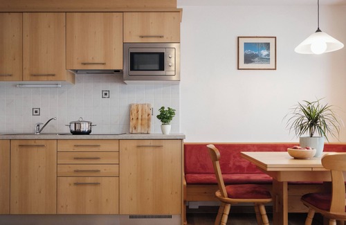 Badia Apartment | Apartment "Ciasa Willy Lavarella" with Mountain View & Wi-Fi