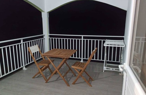 Grand-Bourg Apartment | Apartment close to shops and beach