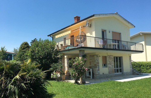 San Benedetto di Lugana Apartment | Apartment close to the beach and city center