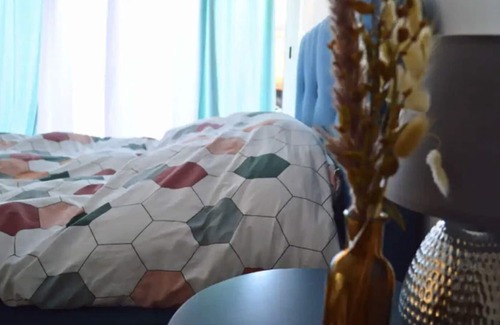 Amblainville Apartment | Apartment 'Cosy Appartement Boheme' with Shared Terrace, Shared Garden and Wi-Fi