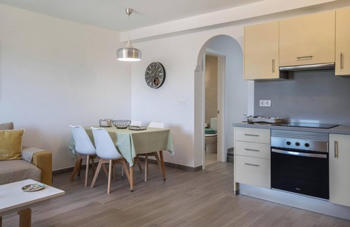 Caleta de Sebo Apartment | Apartment “Cuesta del Salado II” close to the Beach with Mountain View & Terrace