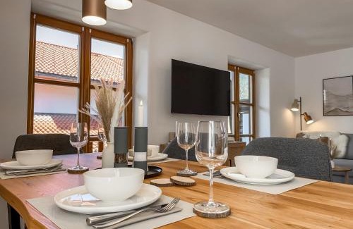 Garmisch-Partenkirchen Apartment | Apartment für 6 - Bergblick, Balkon, Kamin, Kino, Yoga, Parkplatz