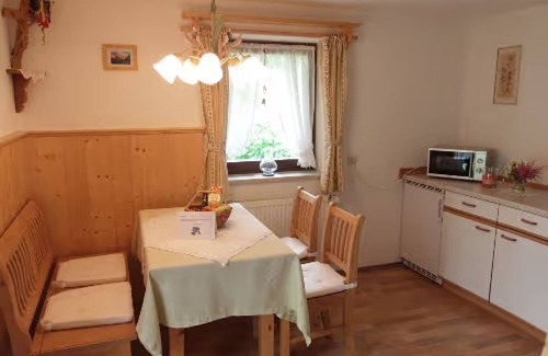 Schoenau am Koenigssee Apartment | Apartment 'Ferienwohnung Grüsser-kagerhuber' with Mountain View, Private Terrace and Wi-Fi