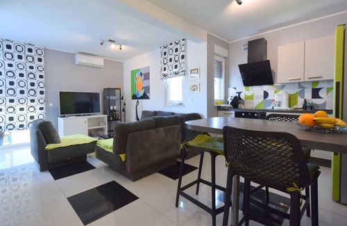 Njivice Apartment | Apartment Diva near the beach