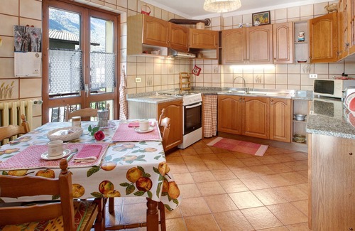 Tovo di Sant'Agata Apartment | Apartment 'Dolce Letizia' with Mountain View, Private Garden & Wi-Fi