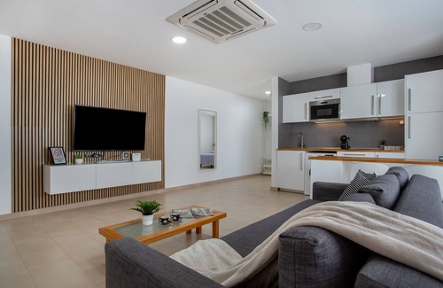 Puerto del Rosario Apartment | Apartment "Eclipse" in Puerto del Rosario with Mountain View, Jacuzzi, Wi-Fi, A/C & Terrace