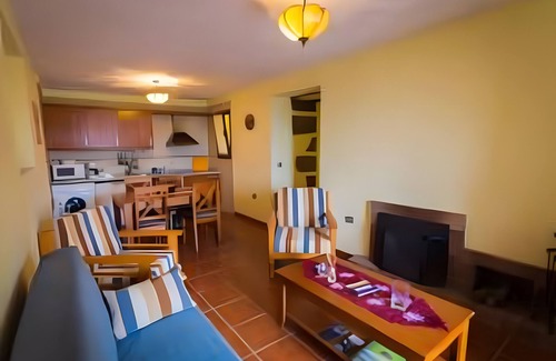 Mocanal House | Apartment El Peral in 'Casa Rural Los Perales' with Sea Views, Shared Terrace and Wi-Fi