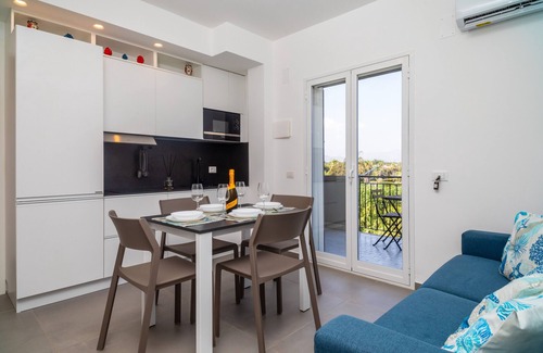 Fondachello Apartment | Apartment 'Etnabeach - Fondachello' with Mountain View, Wi-Fi and Air Conditioning