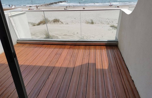 Carnon-Plage Apartment | Apartment F3 1st line Carnon East, feet in the water