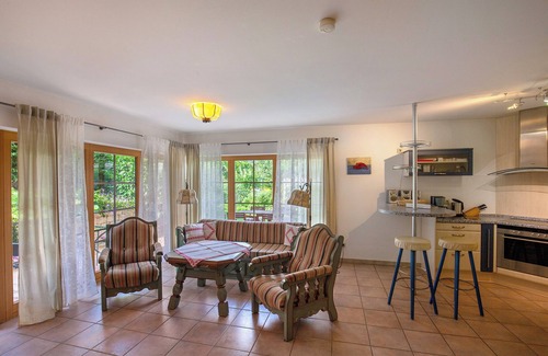 Altweilnau Apartment | Apartment 'Ferienwohnung Hochtaunus-Alm' with Private Terrace, Private Garden and Wi-Fi