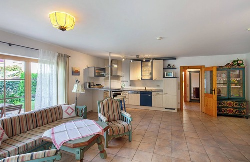 Altweilnau Apartment | Apartment 'Ferienwohnung Hochtaunus-Alm' with Private Terrace, Private Garden and Wi-Fi