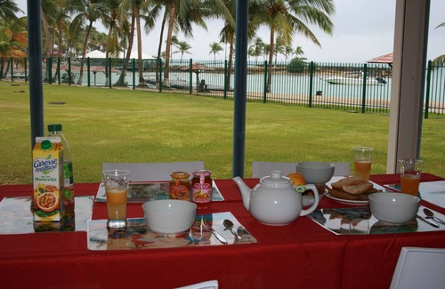 Bas du Fort Apartment | APARTMENT FEET IN THE WATER