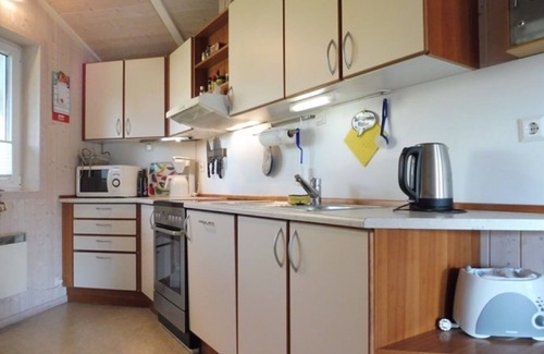 Wesselburenerkoog Apartment | Apartment 'Ferienhaus Ty Glaz' with Shared Terrace, Shared Garden and Wi-Fi