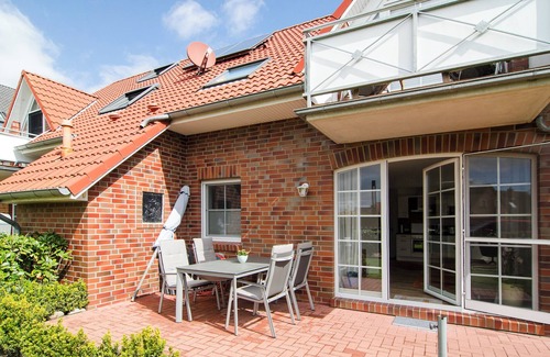 Greetsiel Apartment | Apartment 'Ferienwohnung Maren-marie' with Private Terrace, Private Garden and Wi-Fi