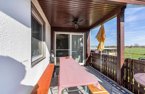 Guenzburg Apartment | Apartment 'Ferienwohnung Selzer' with Private Terrace, Private Garden and Wi-Fi