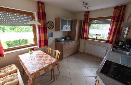 Tettnang Apartment | Apartment 'Ferienwohnung Im Obergeschoss' with Shared Garden, Balcony and Wi-Fi