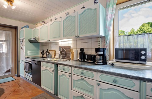 Lensahn Apartment | Apartment 'Ferienwohnung Heimathafen' with Private Terrace and Wi-Fi