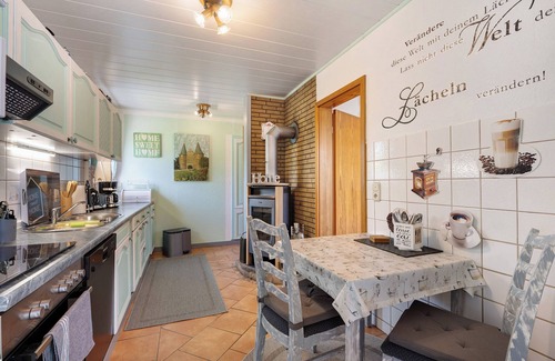 Lensahn Apartment | Apartment 'Ferienwohnung Heimathafen' with Private Terrace and Wi-Fi