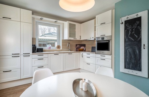 Lindau Apartment | Apartment 'Fewo Hotz Am Golfclub Lindau 2b' with Mountain View, Private Terrace and Wi-Fi