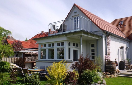 Ostseebad Wustrow Apartment | Apartment "Fiete"- Alte Büdnerei- in a quiet location with a beautiful garden near the beach