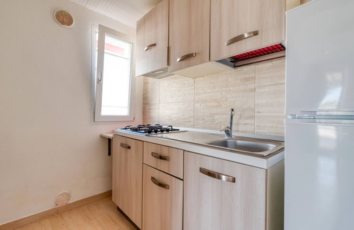 Torre Lapillo Apartment | Apartment 'Florence - Bilocale 1' with Private Terrace, Wi-Fi and Air Conditioning