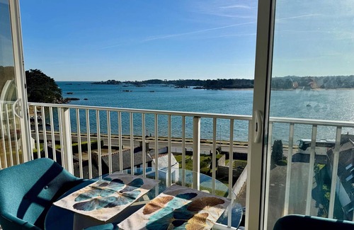 Tregastel Apartment | Apartment for 2, 50m from Beaches, WIFI and Parking