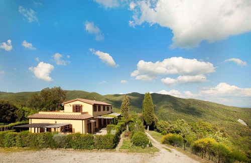 Riparbella Villa | Apartment for 4 people in Tuscan farmhouse