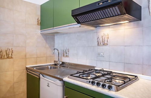 Calceranica al Lago Apartment | Apartment 'Garden Alle Barche - Angela 3' with Lake View, Shared Garden and Wi-Fi