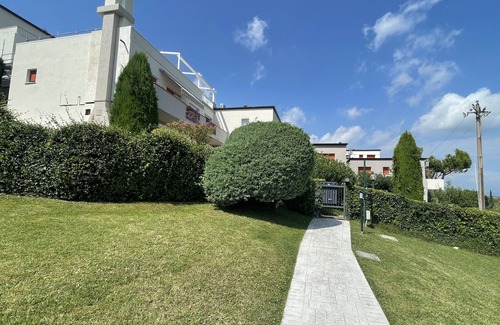 San Benedetto di Lugana Apartment | Apartment 'Grazioso Appartamentino' with Shared Pool, Private Terrace and Wi-Fi