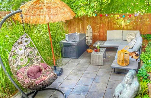 Wuppertal Apartment | Apartment-Garden view-Private Bathroom-Designer