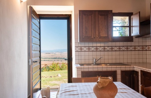 Monteroni d'Arbia Apartment | Apartment 'Giardino Su Siena' with Hill View, Shared Garden and Wi-Fi