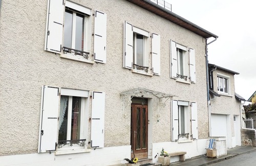 Bugeat Apartment | Apartment 'Gîte La Vigne Bugeat' with Shared Garden & Wi-Fi