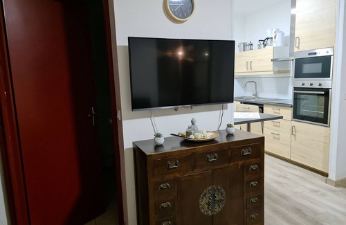 Carnoules Apartment | Apartment 'Gîte Zen' with Mountain View, Shared Pool and Wi-Fi