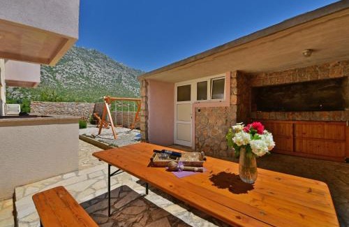 Cesarica Apartment | Apartment Golub-3 by Interhome