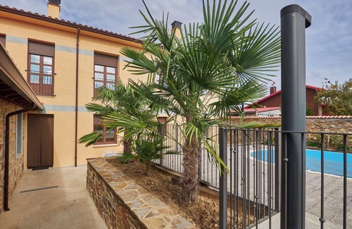 Ferreras de Abajo Apartment | Apartment 'Habitacion 1 Adaptada' with Shared Pool, Shared Terrace and Wi-Fi