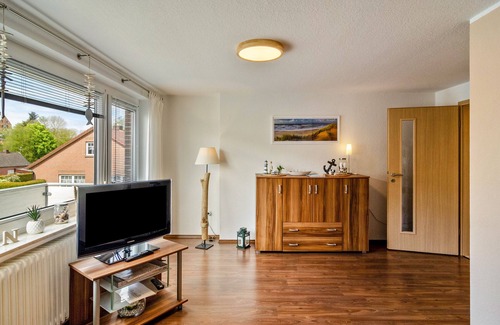 Hage Apartment | Apartment Hausrosengarten with Balcony and Wi-Fi