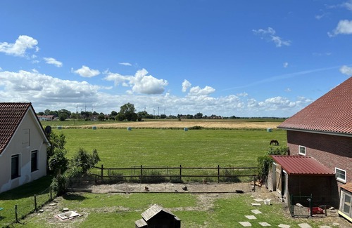 Werdum Apartment | Apartment 'Heuboden, 80qm' with Shared Terrace, Shared Garden and Wi-Fi