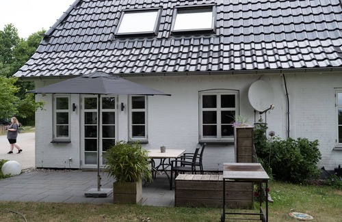 Medelby Apartment | Apartment 'Hof Maiholm - Sattelkammer' with Private Terrace, Private Garden and Wi-Fi