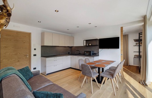 Villabassa Apartment | Apartment "Hofer Silena" with Mountain View, Wi-Fi, Balcony and Garden