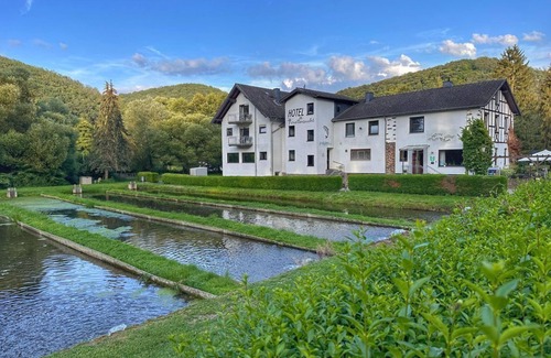 Macken House | Apartment - Hotel Restaurant Forellenzucht